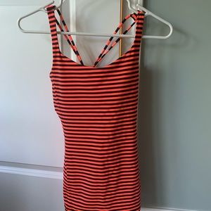 Lululemon cross back purple tank with shelf bra